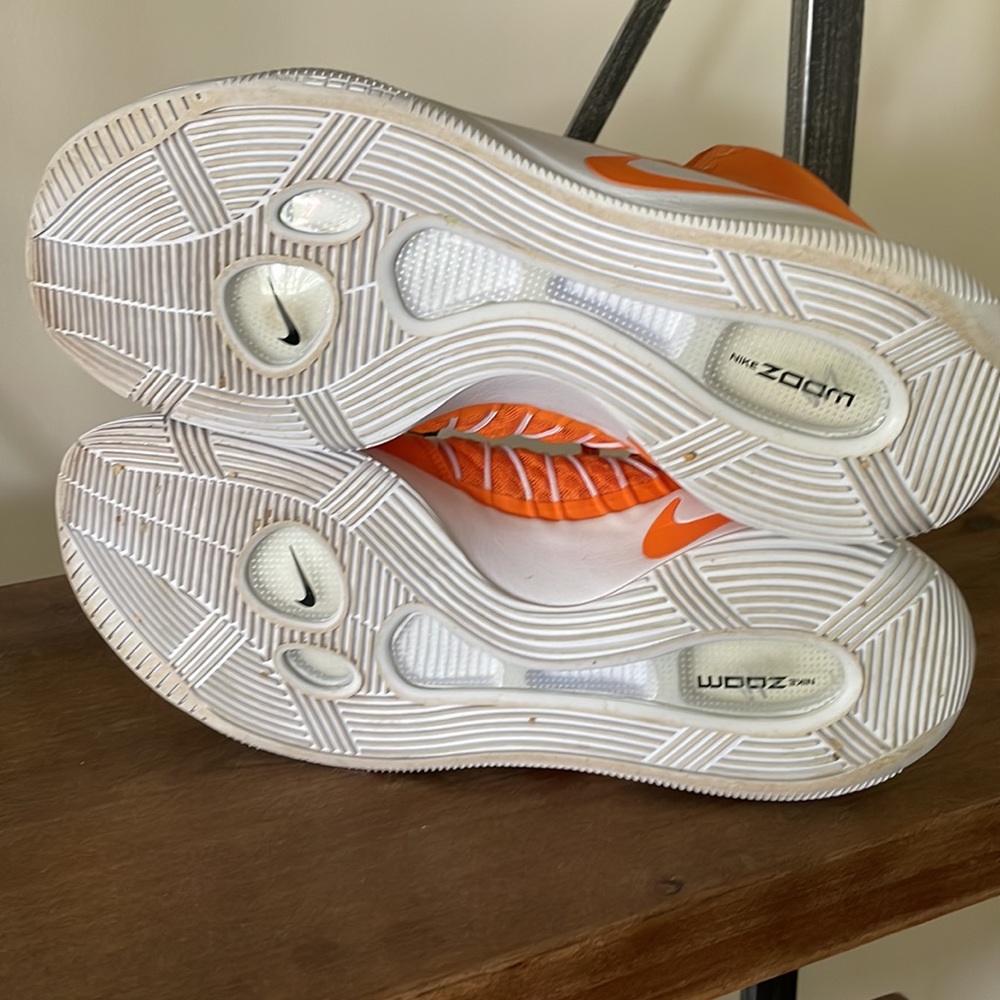 Nike Hyperdunk Shoes - image 4